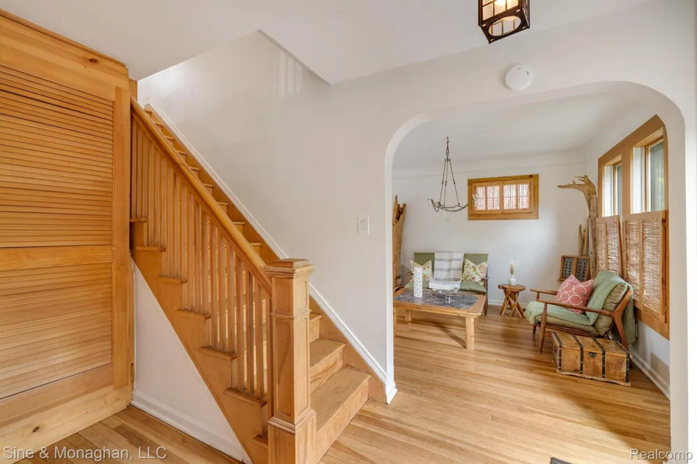 417 CLOVERLY ROAD Grosse Pointe Farms City, MI 48236