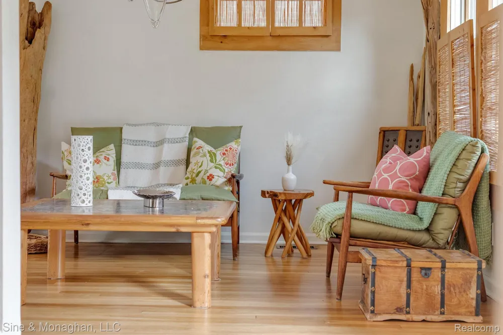 417 CLOVERLY ROAD Grosse Pointe Farms City, MI 48236