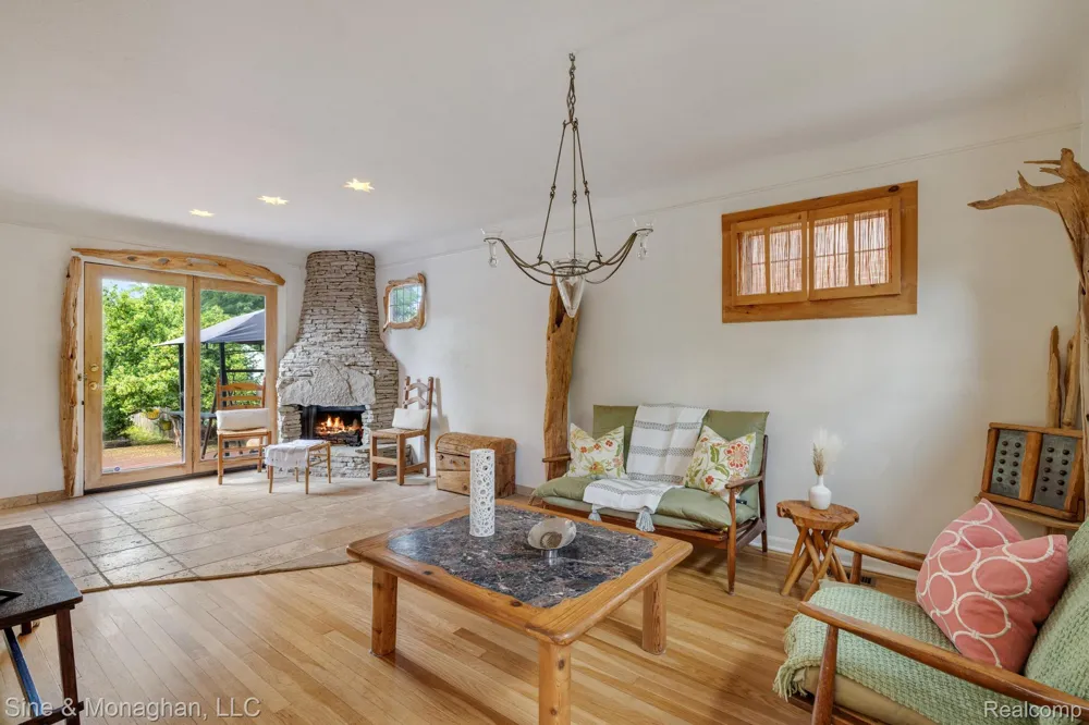 417 CLOVERLY ROAD Grosse Pointe Farms City, MI 48236