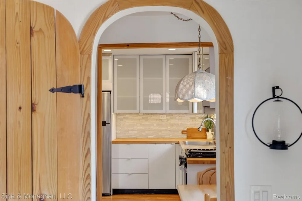 417 CLOVERLY ROAD Grosse Pointe Farms City, MI 48236