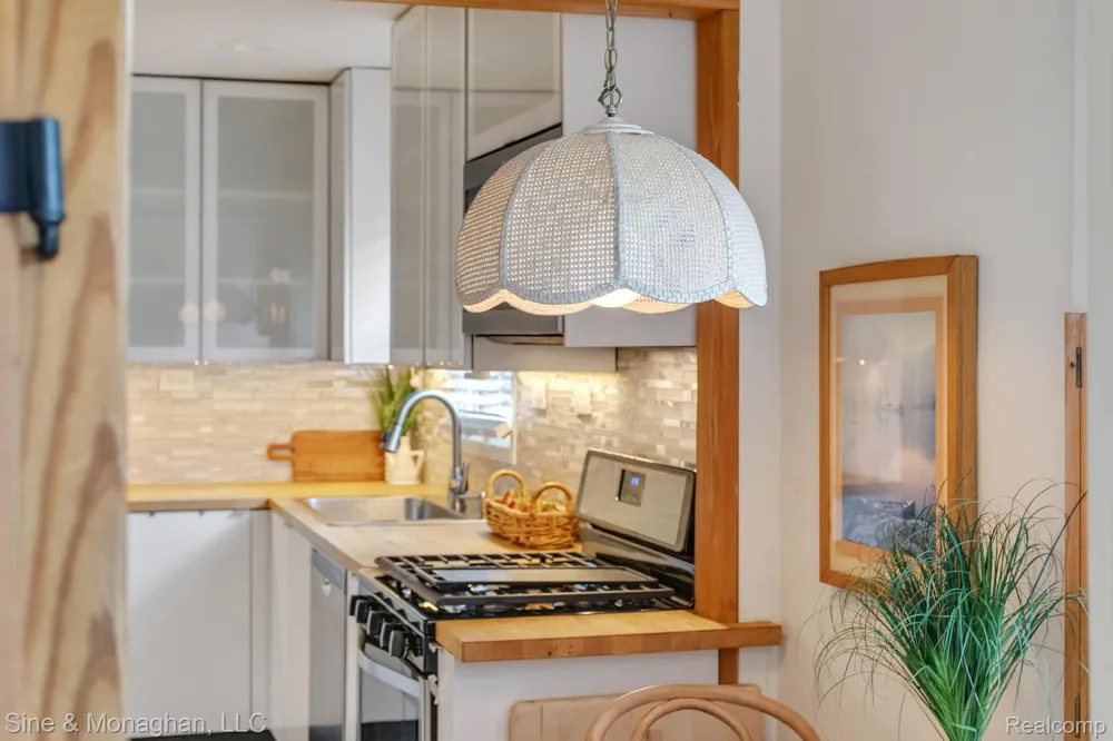 417 CLOVERLY ROAD Grosse Pointe Farms City, MI 48236