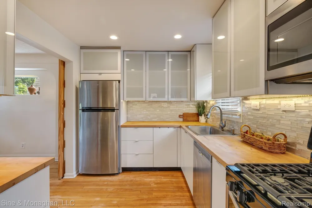 417 CLOVERLY ROAD Grosse Pointe Farms City, MI 48236