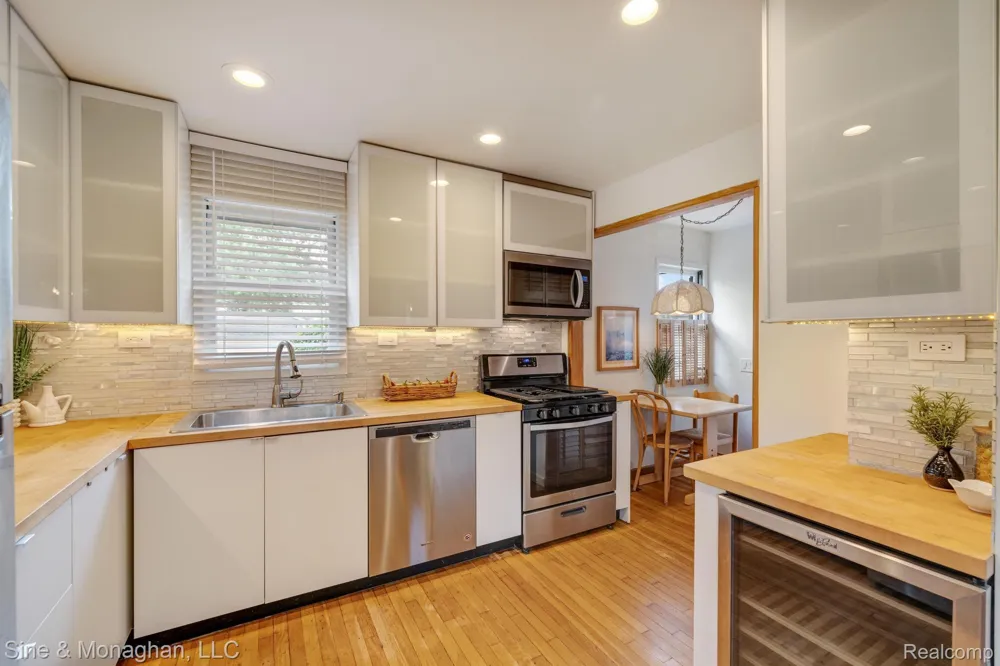 417 CLOVERLY ROAD Grosse Pointe Farms City, MI 48236