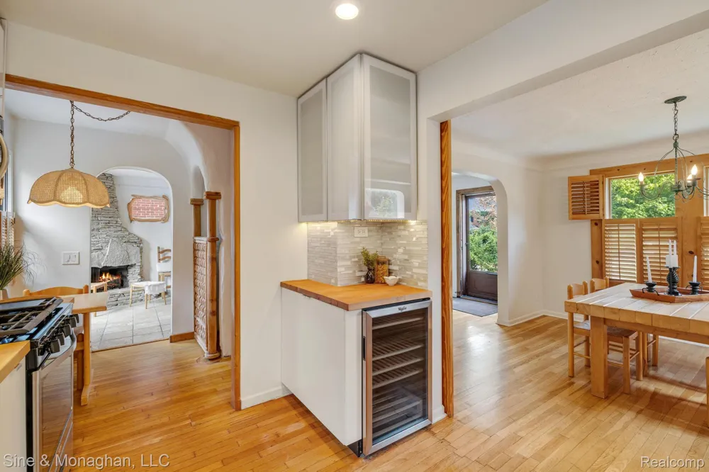 417 CLOVERLY ROAD Grosse Pointe Farms City, MI 48236