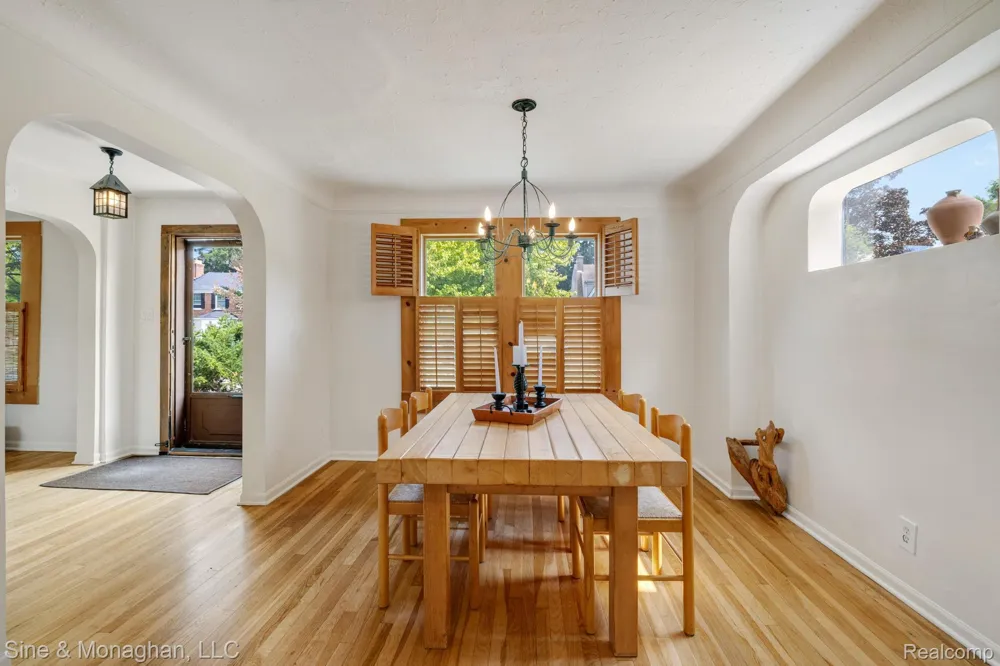 417 CLOVERLY ROAD Grosse Pointe Farms City, MI 48236