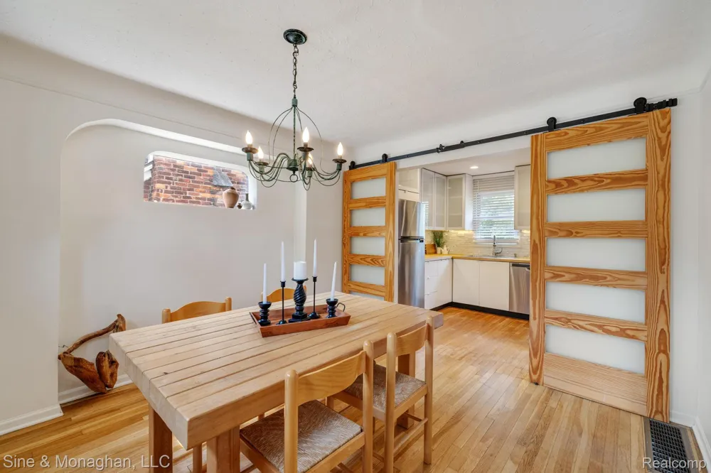 417 CLOVERLY ROAD Grosse Pointe Farms City, MI 48236