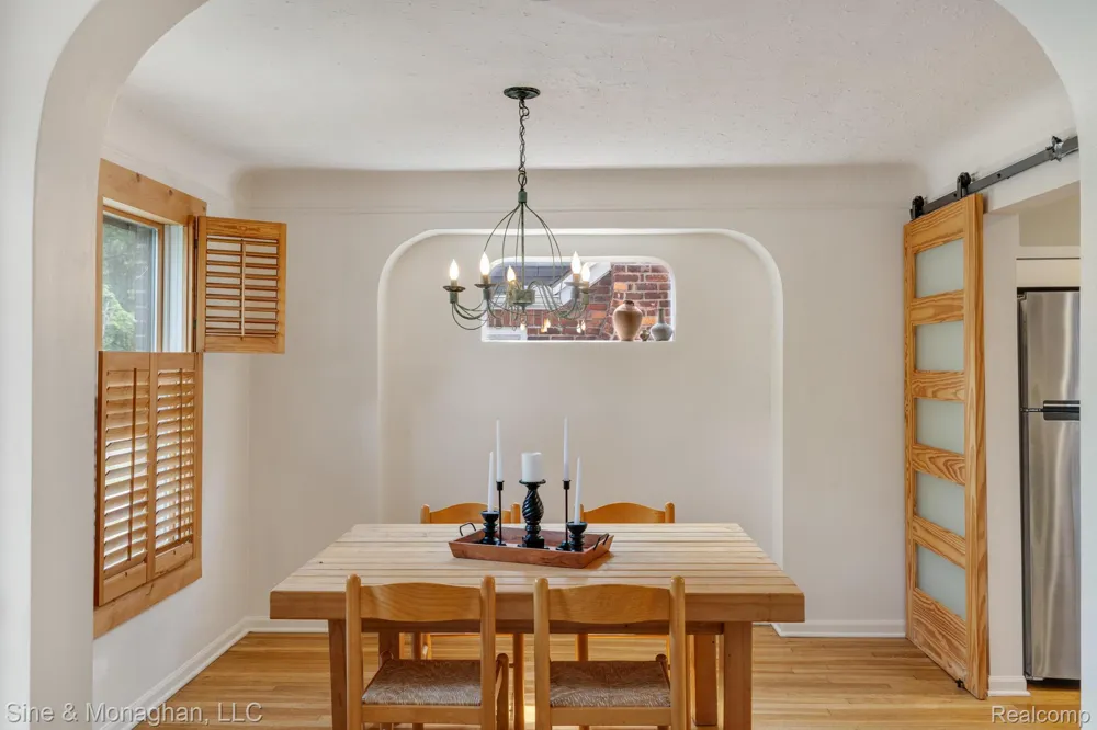 417 CLOVERLY ROAD Grosse Pointe Farms City, MI 48236