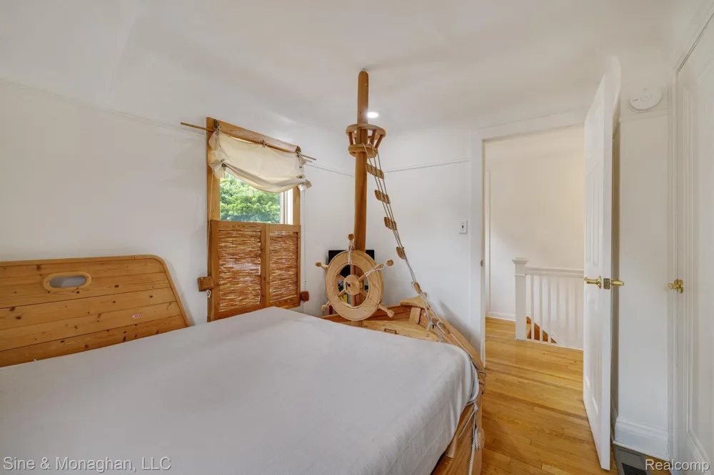 417 CLOVERLY ROAD Grosse Pointe Farms City, MI 48236