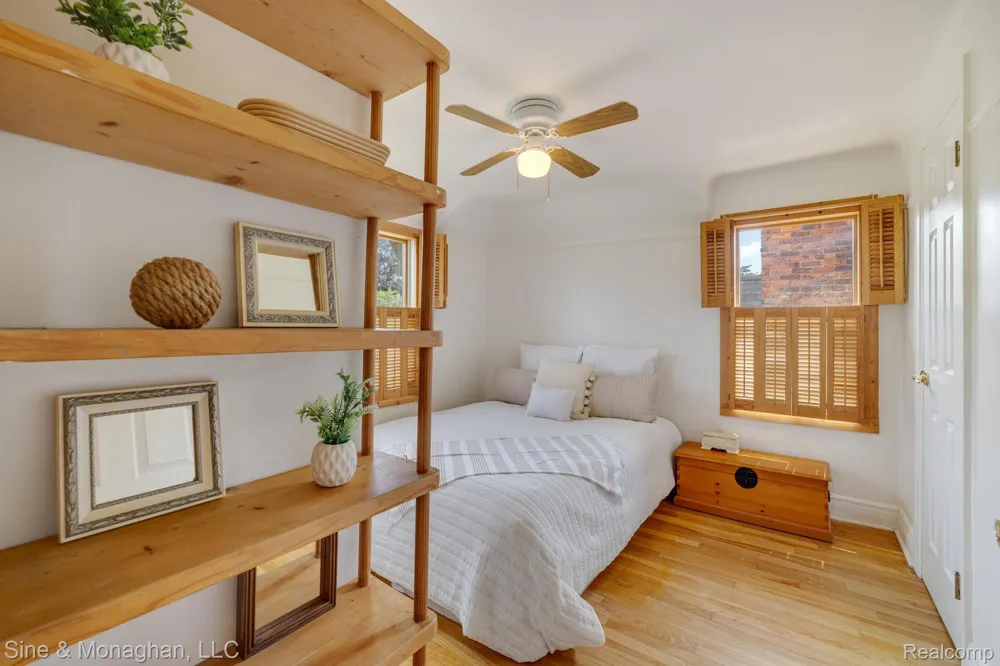 417 CLOVERLY ROAD Grosse Pointe Farms City, MI 48236