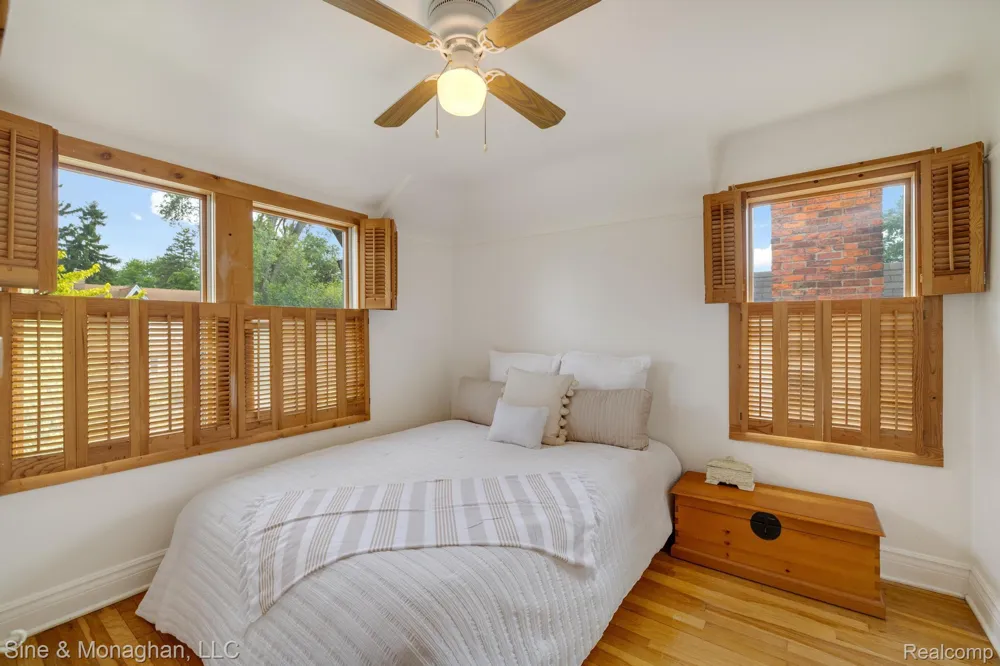 417 CLOVERLY ROAD Grosse Pointe Farms City, MI 48236