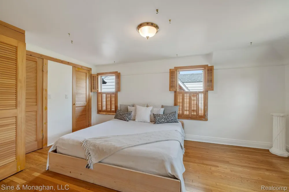 417 CLOVERLY ROAD Grosse Pointe Farms City, MI 48236