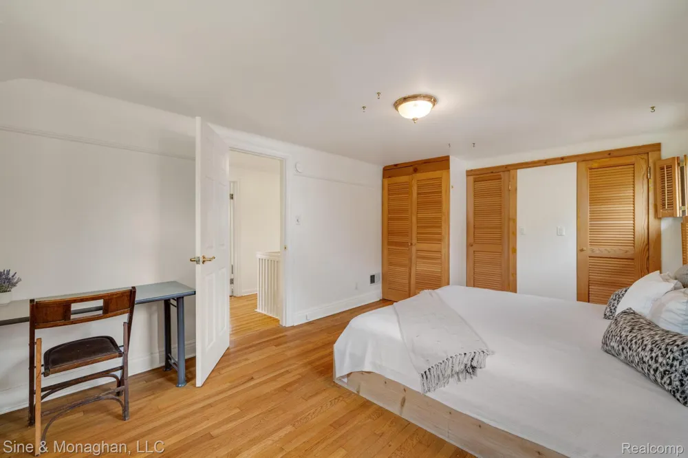 417 CLOVERLY ROAD Grosse Pointe Farms City, MI 48236