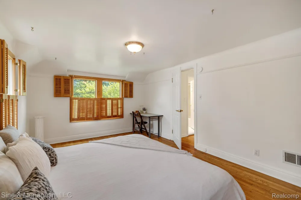 417 CLOVERLY ROAD Grosse Pointe Farms City, MI 48236