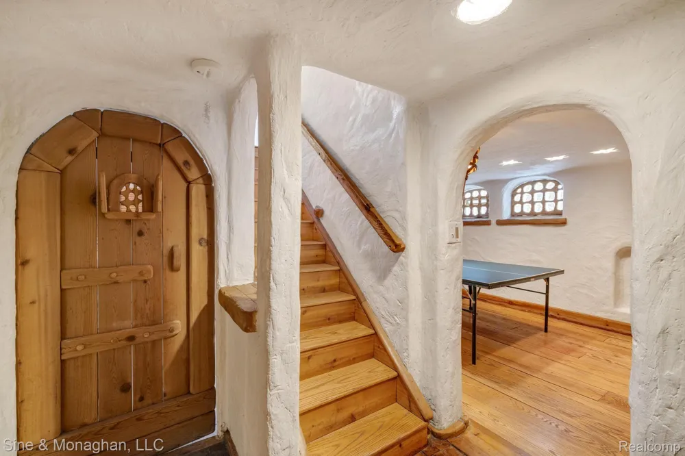 417 CLOVERLY ROAD Grosse Pointe Farms City, MI 48236