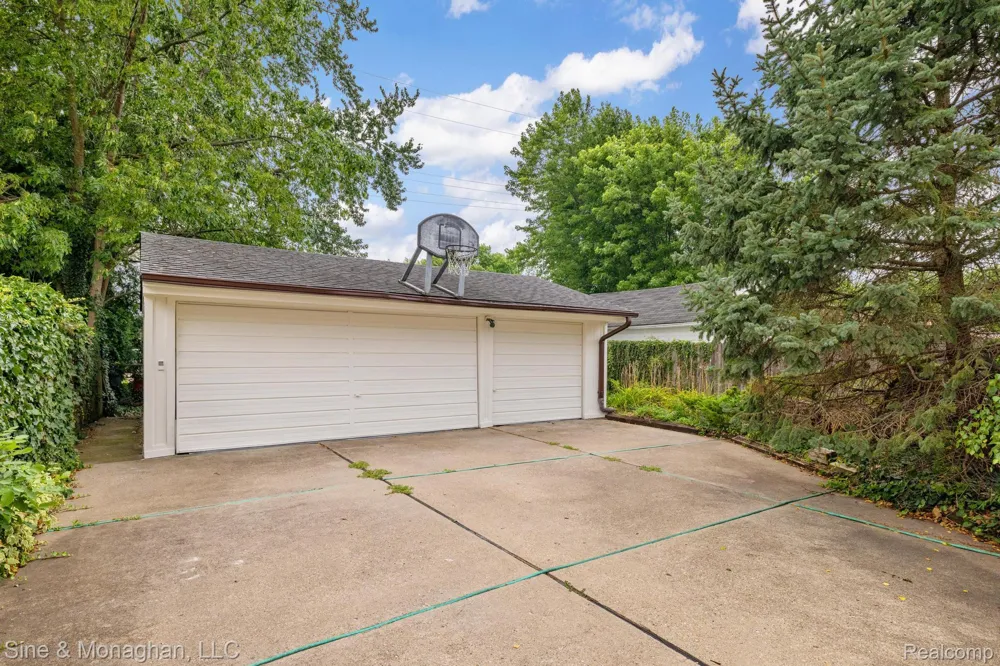 417 CLOVERLY ROAD Grosse Pointe Farms City, MI 48236