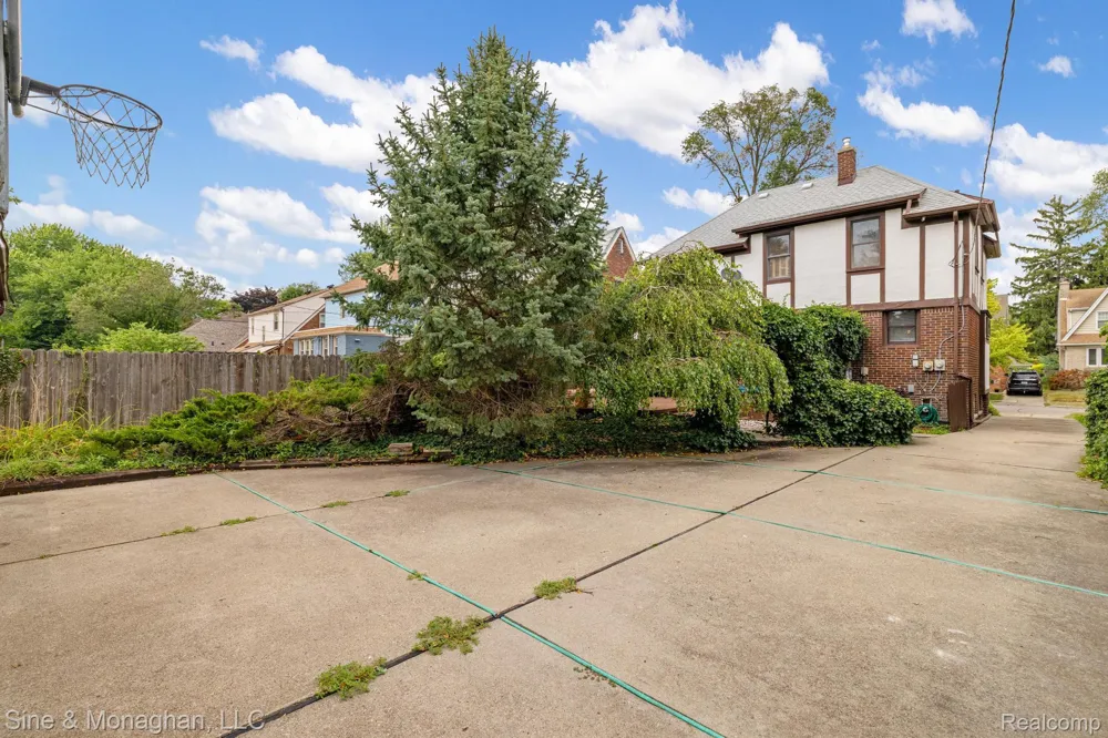 417 CLOVERLY ROAD Grosse Pointe Farms City, MI 48236