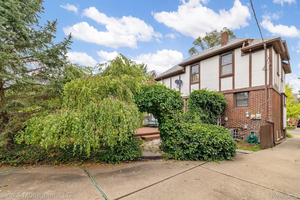 417 CLOVERLY ROAD Grosse Pointe Farms City, MI 48236