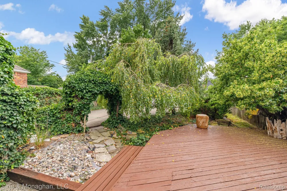 417 CLOVERLY ROAD Grosse Pointe Farms City, MI 48236