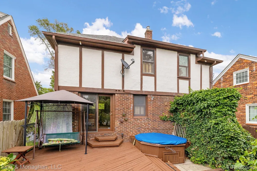 417 CLOVERLY ROAD Grosse Pointe Farms City, MI 48236