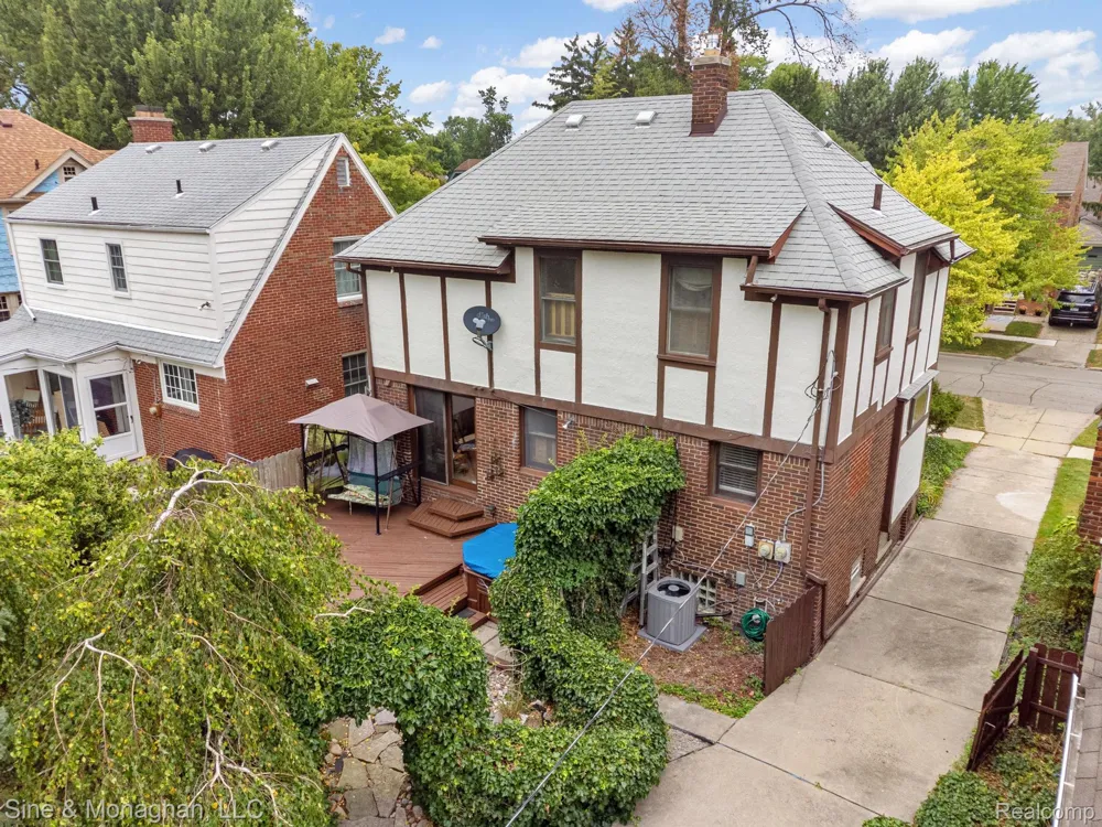 417 CLOVERLY ROAD Grosse Pointe Farms City, MI 48236