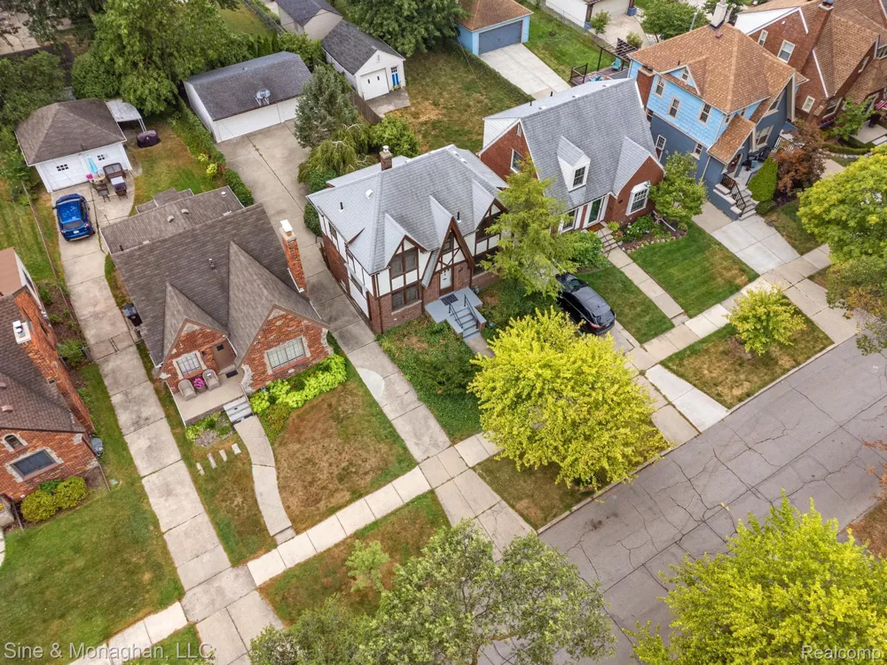417 CLOVERLY ROAD Grosse Pointe Farms City, MI 48236