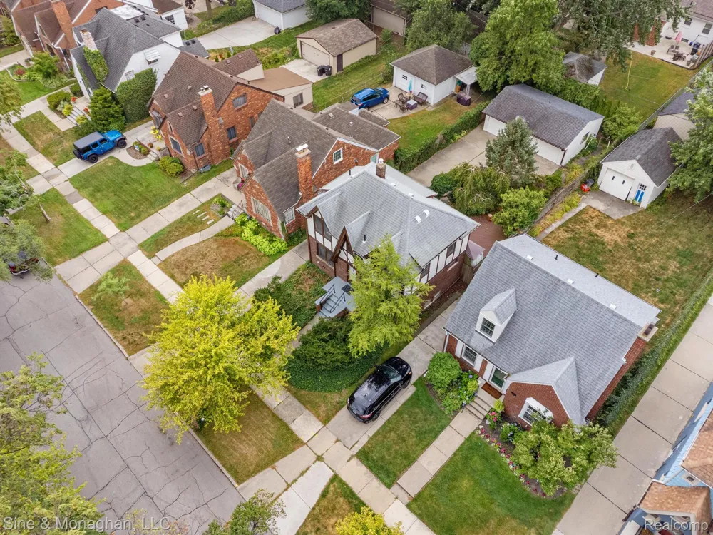 417 CLOVERLY ROAD Grosse Pointe Farms City, MI 48236