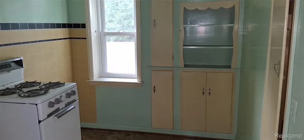 1810 Thorndale Street Commerce Charter Township, MI 48382
