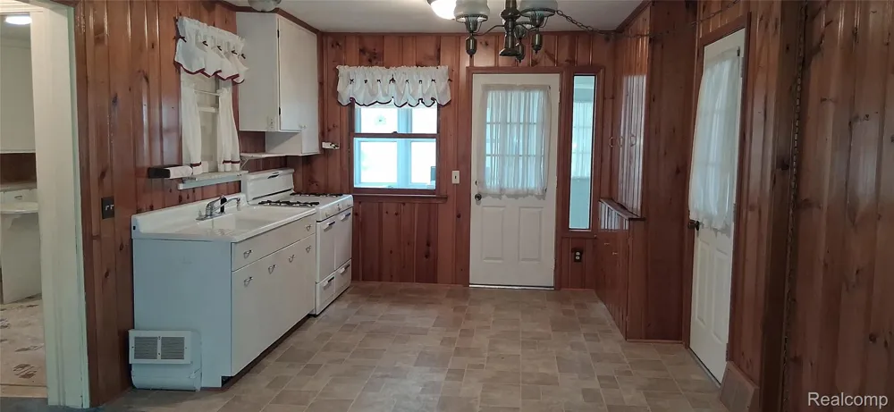1810 Thorndale Street Commerce Charter Township, MI 48382