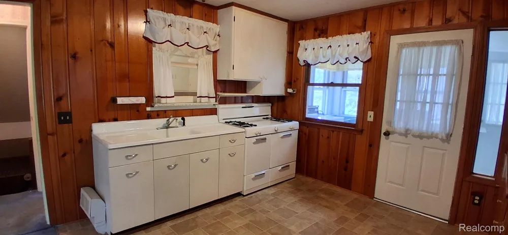 1810 Thorndale Street Commerce Charter Township, MI 48382