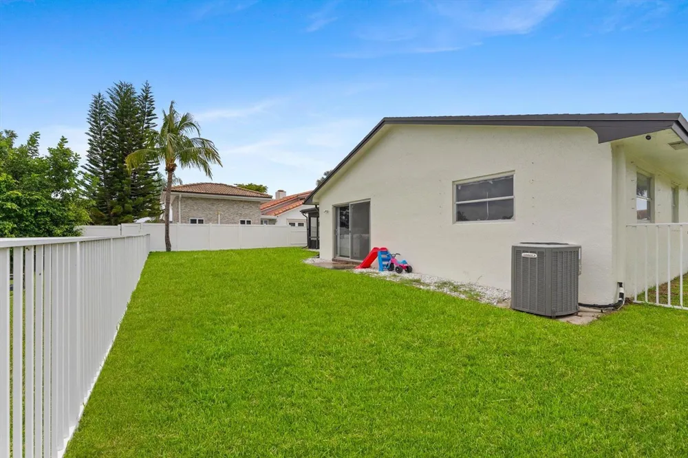 2569 SW 14th Court Deerfield Beach, FL 33442