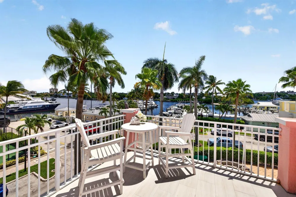 2814 Marina Circle Lighthouse Point, FL 33064