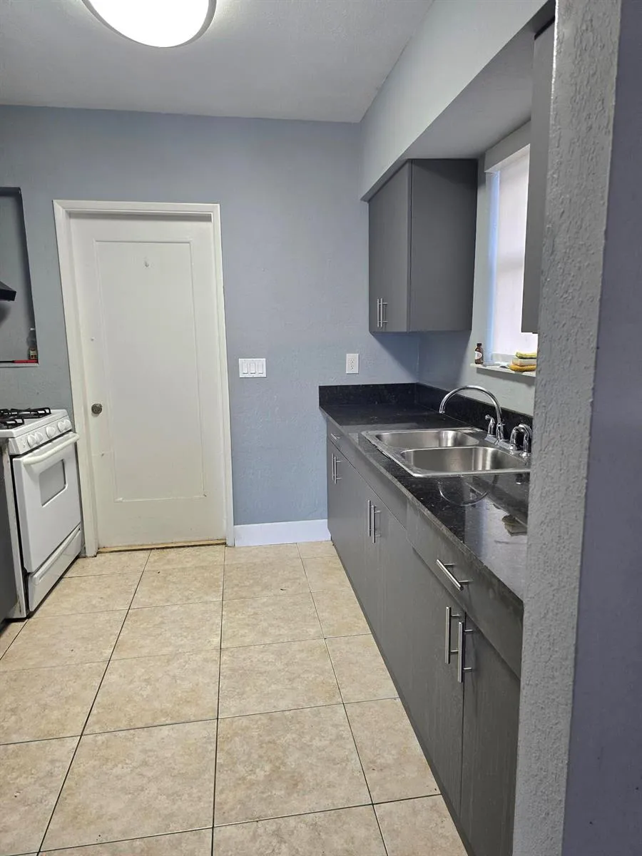 305 SW 14TH STREET ##1 FRONT Dania Beach, FL 33004