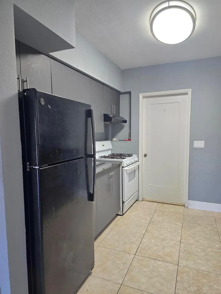 305 SW 14TH STREET ##1 FRONT Dania Beach, FL 33004