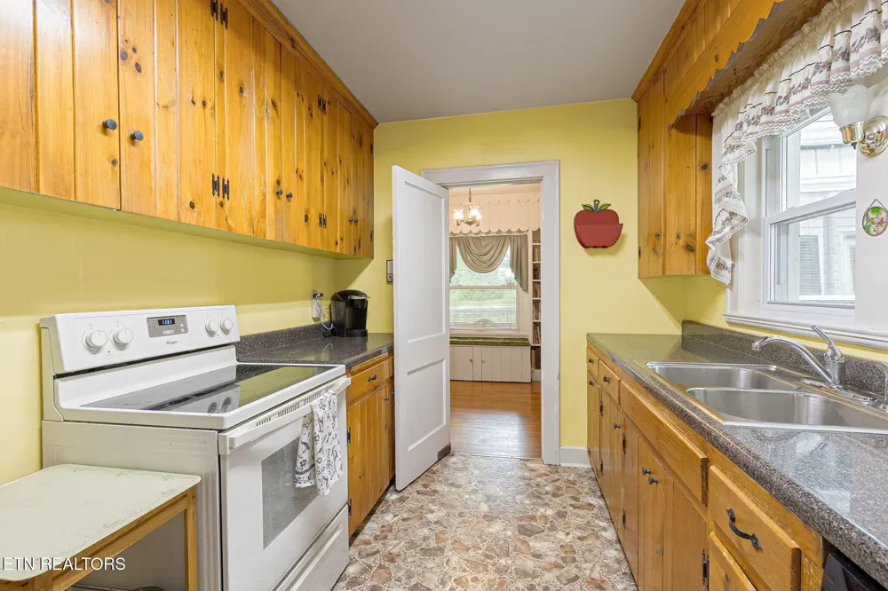 679 N Wright Rd Alcoa, TN 37701