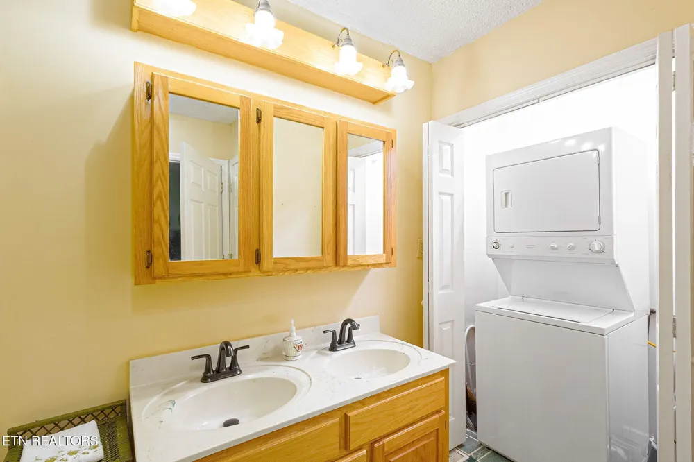 679 N Wright Rd Alcoa, TN 37701