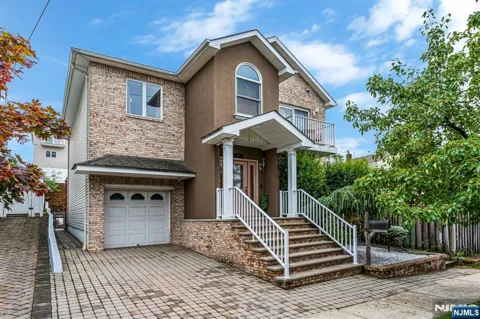146 Bathurst Avenue