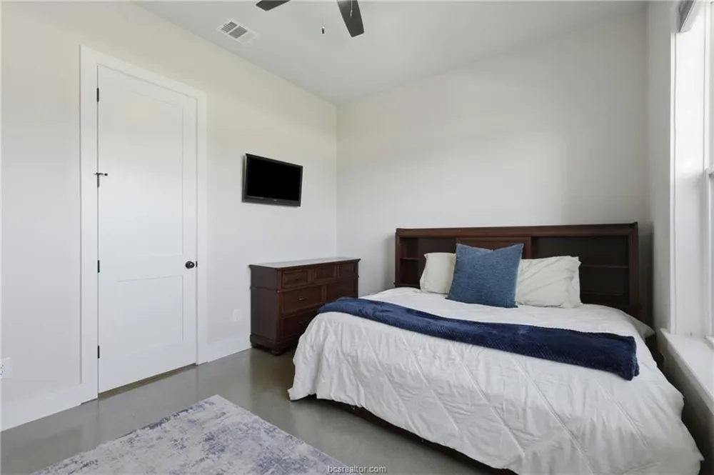 6477 Ridgeview Estates Lane Bryan, TX 77808