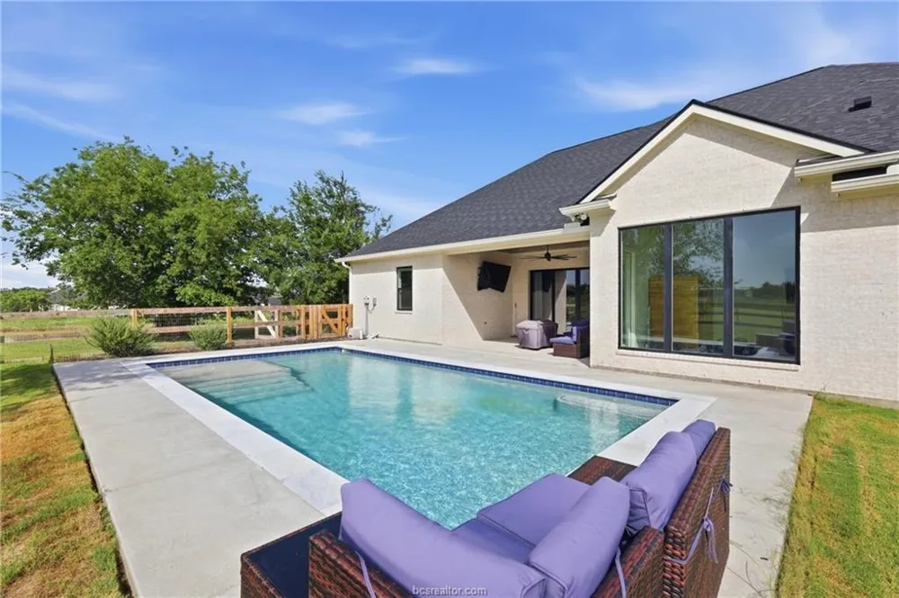 6477 Ridgeview Estates Lane Bryan, TX 77808