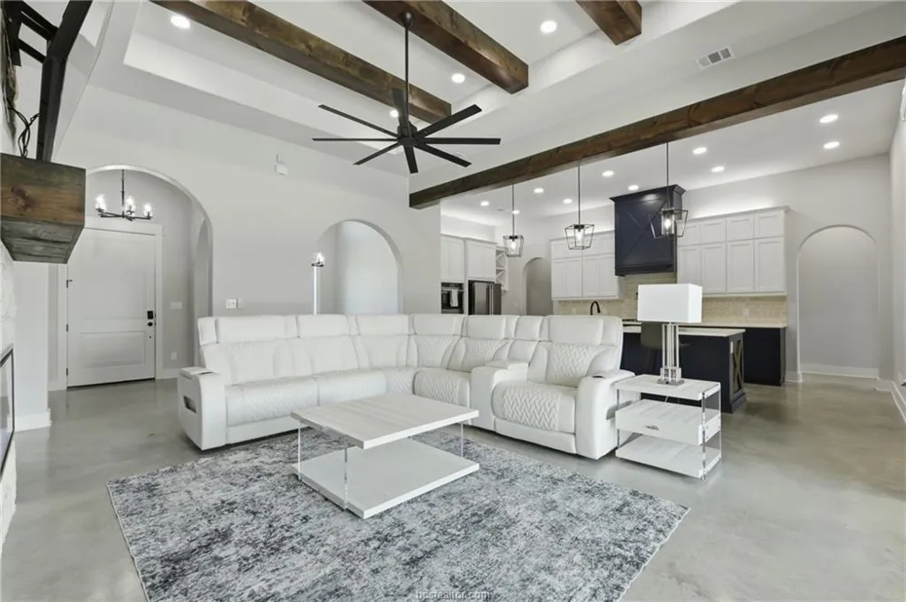 6477 Ridgeview Estates Lane Bryan, TX 77808