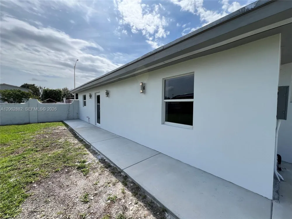 705 E 20th St Hialeah, FL 33013