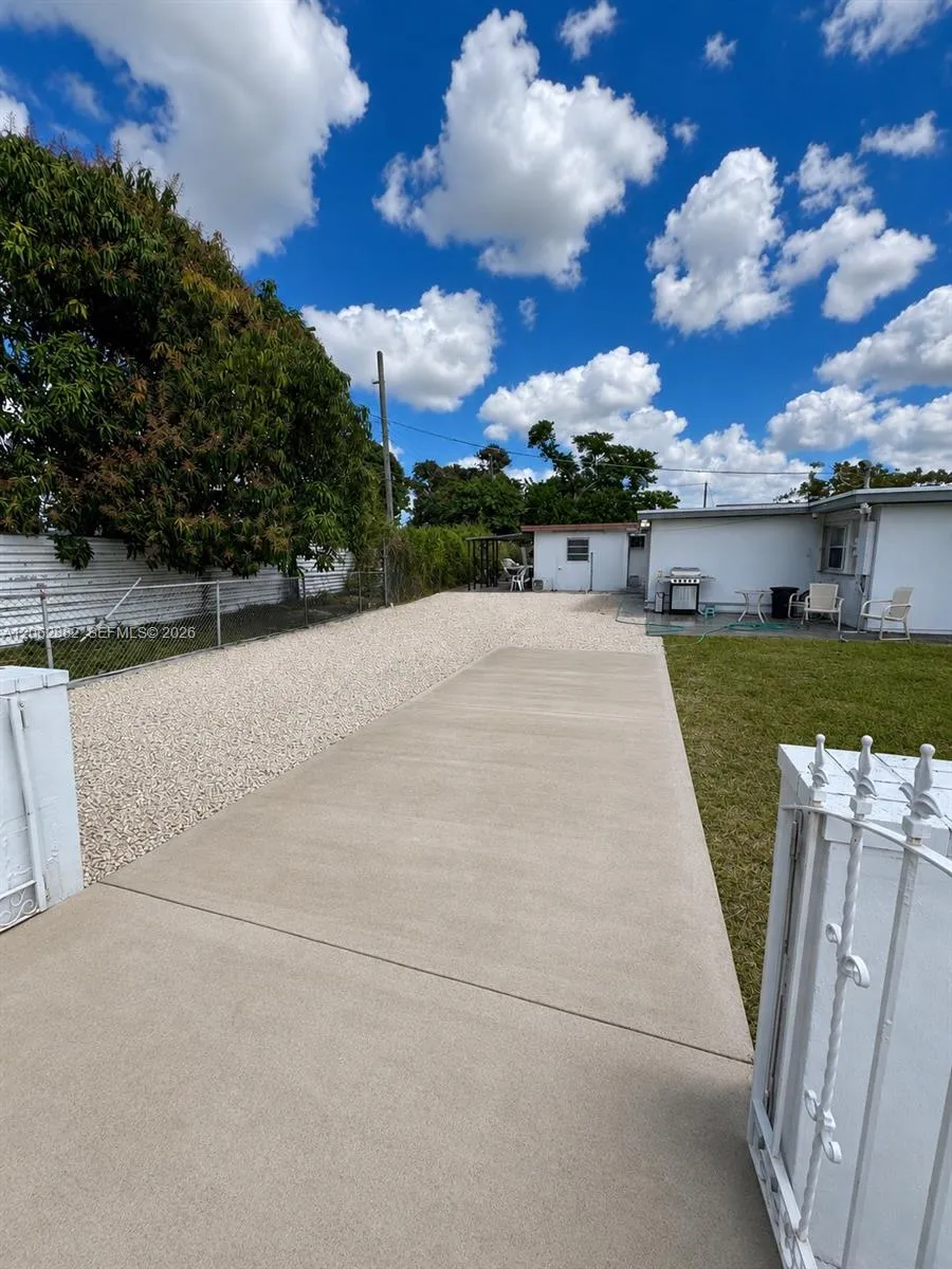705 E 20th St Hialeah, FL 33013