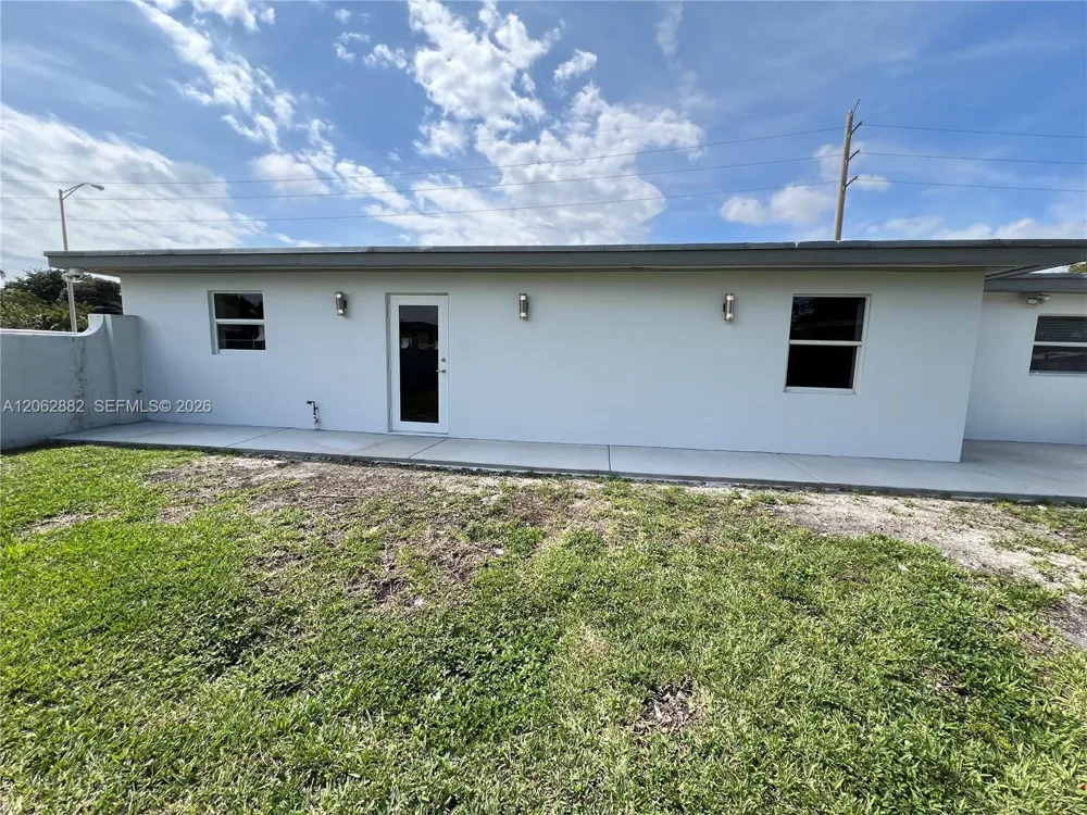 705 E 20th St Hialeah, FL 33013