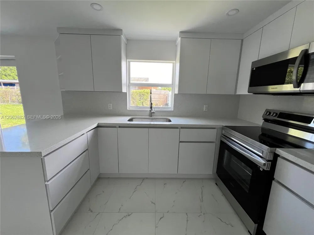 705 E 20th St Hialeah, FL 33013