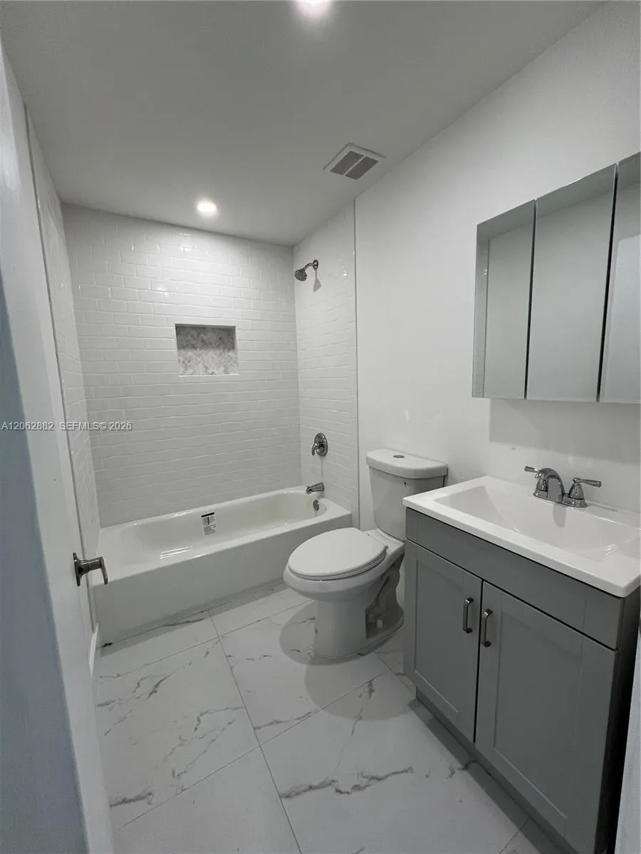 705 E 20th St Hialeah, FL 33013