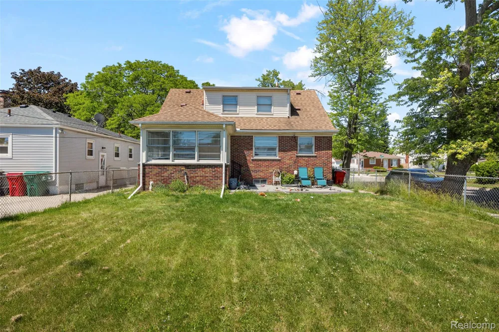 24740 Saxony Avenue Eastpointe City, MI 48021