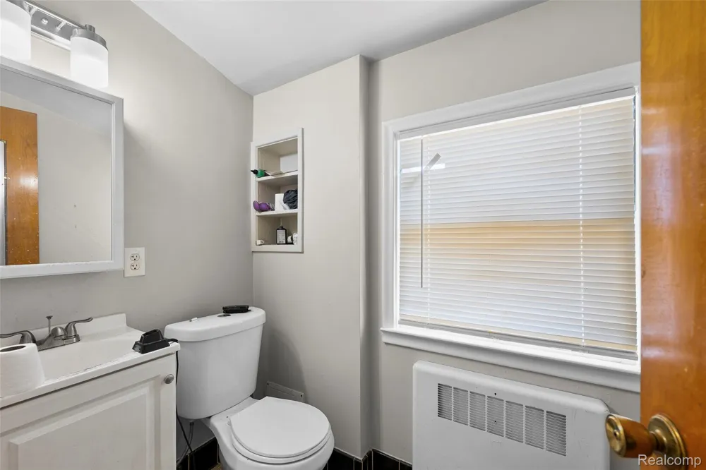 24740 Saxony Avenue Eastpointe City, MI 48021