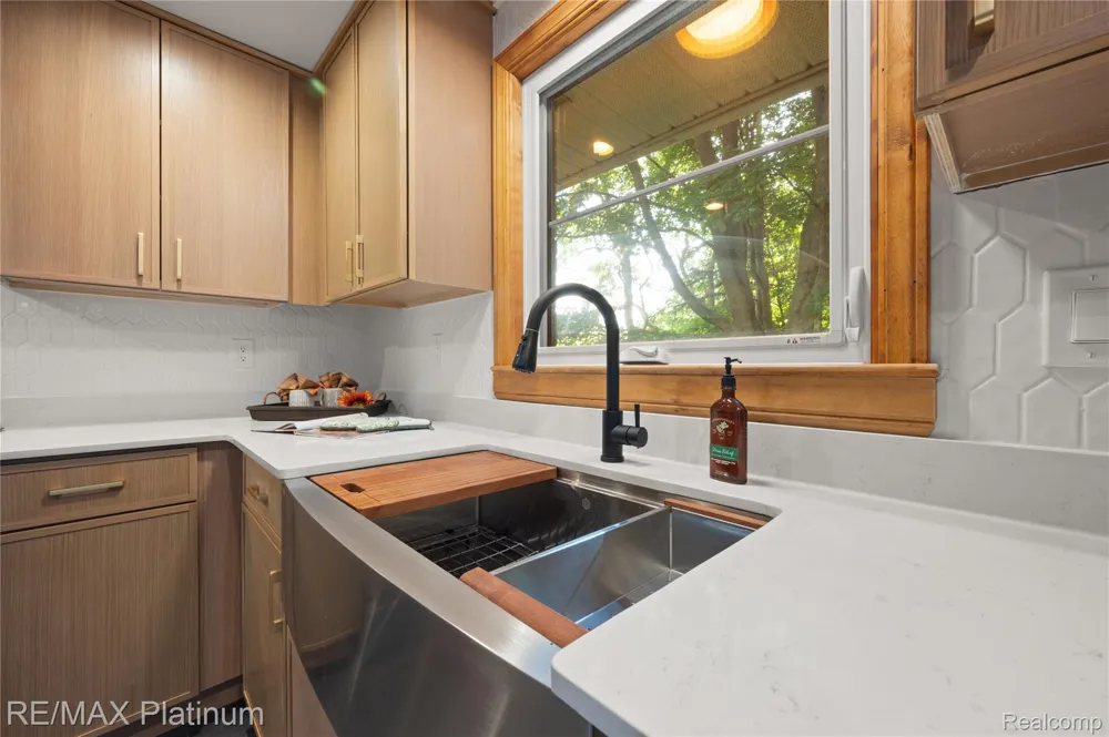 640 Adelaide Street Fenton City, MI 48430