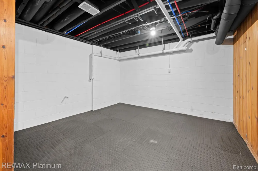 640 Adelaide Street Fenton City, MI 48430