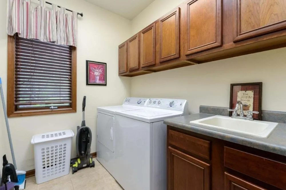 91 Country Hills Marshall, MI 49068
