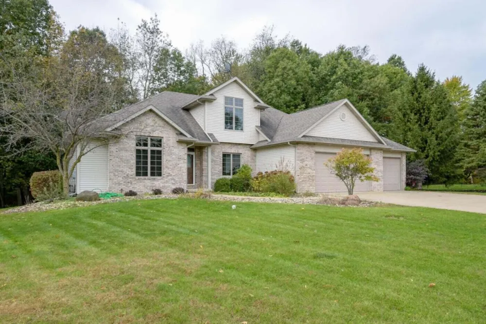 91 Country Hills Marshall, MI 49068
